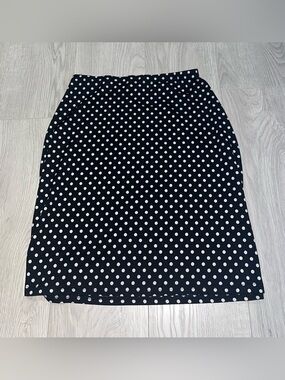 Black and White Polka Dot Skirt. 🖤🤍